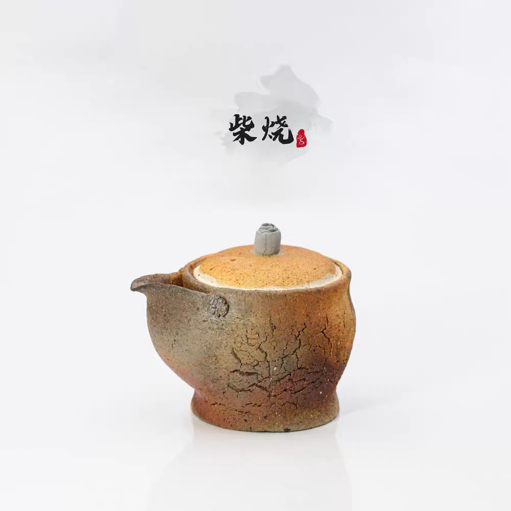 Hand-Pinched Swirl-Top “荒肌” Textured Treasure Bottle Hand-Pinched Swirl-Top “荒肌” Textured Treasure Bottle – 28 Wood-Fired Stoneware by Master You Shanzi | 150ml Tea Vessel