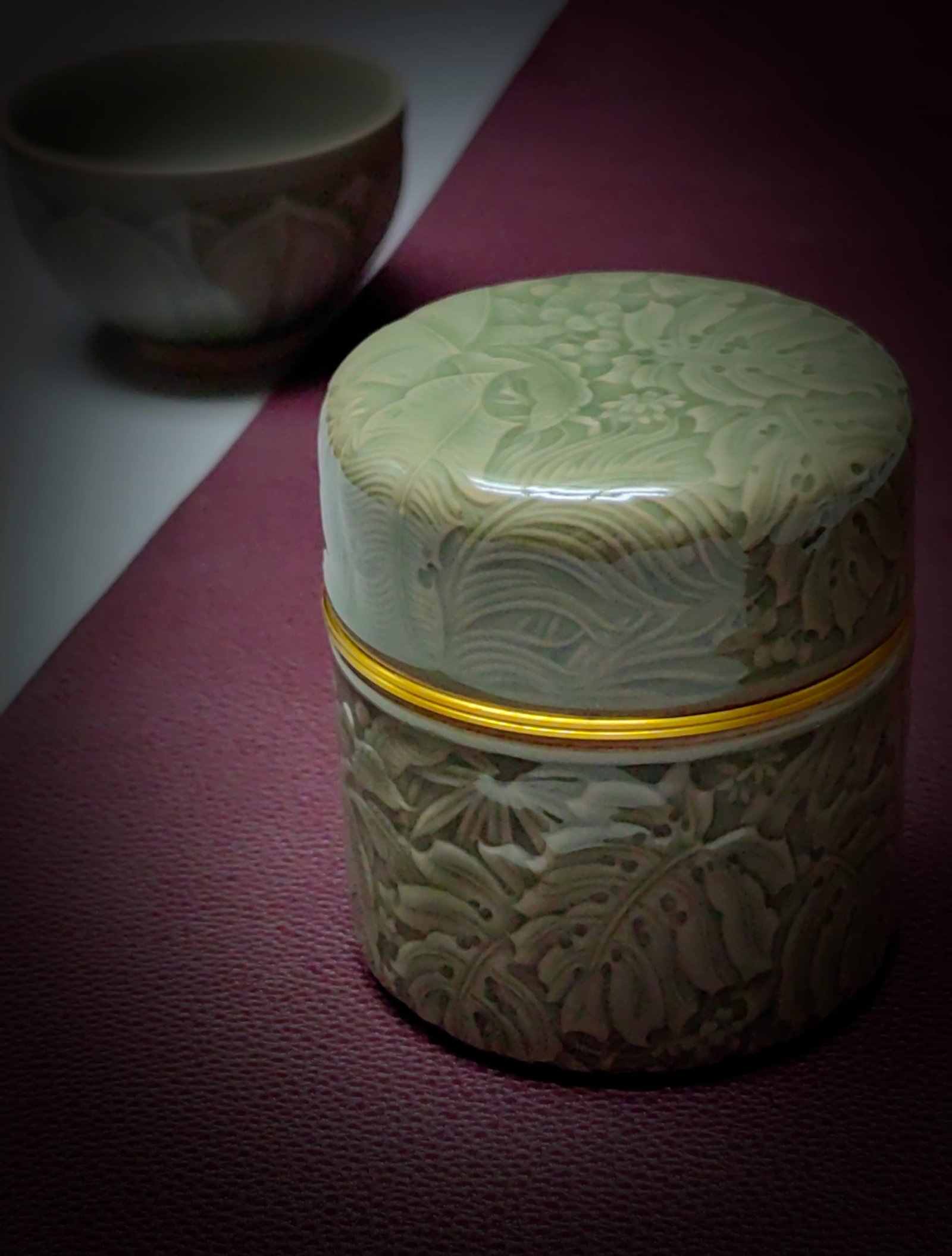 Yaozhou celadon tea caddy Yunnan rainforest relief ceramic Yaozhou celadon tea caddy Yunnan rainforest relief ceramic