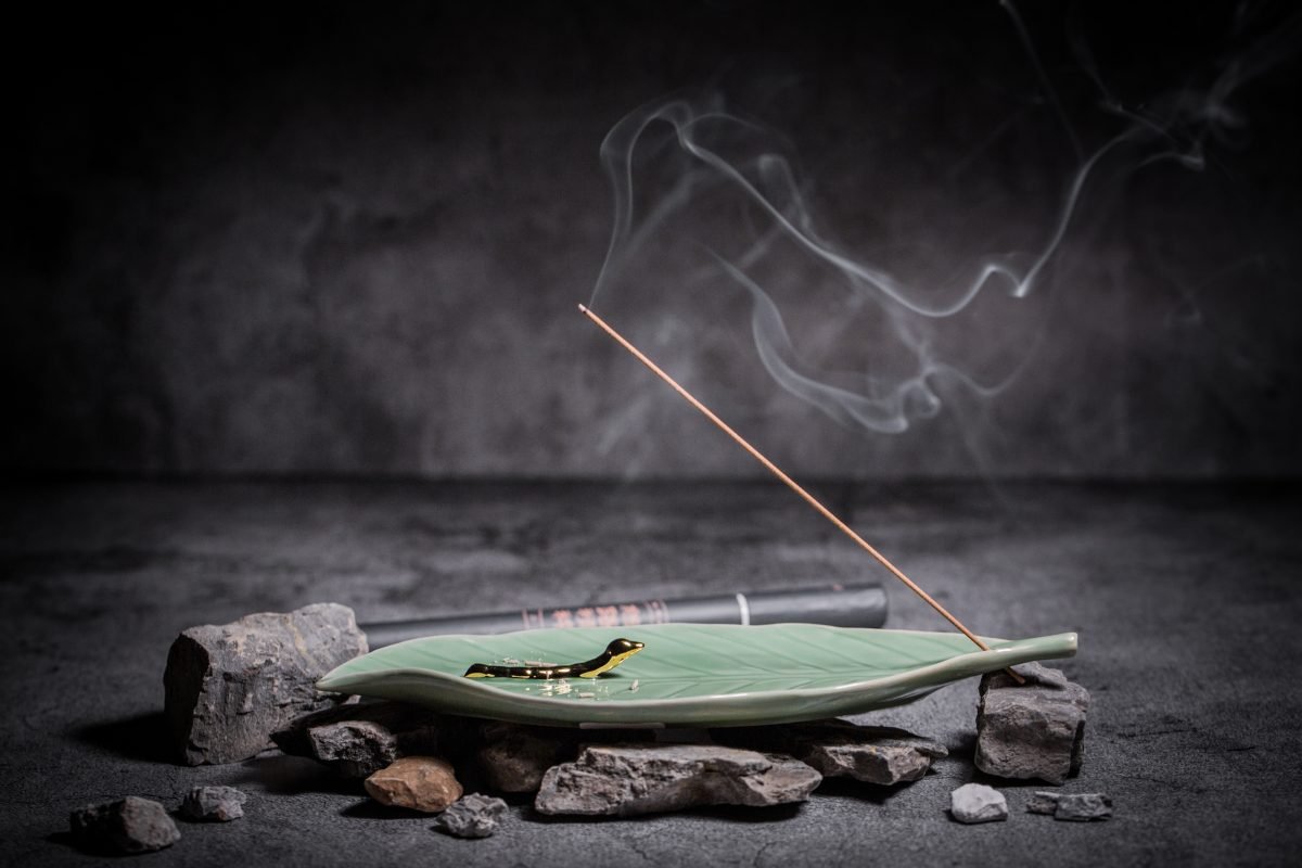 Silk Road ceramic incense holder gilded silkworm Yaozhou