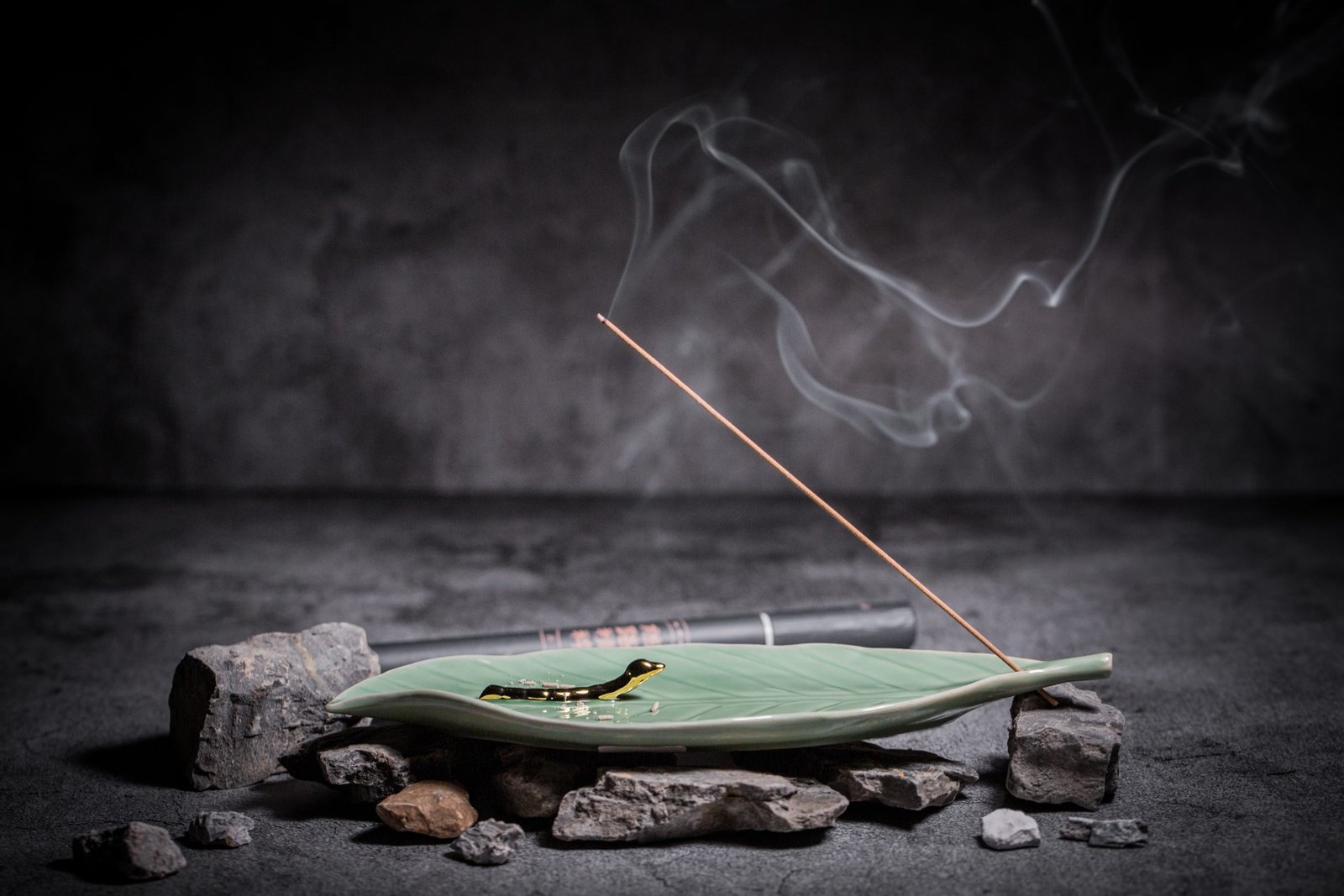 Silk Road ceramic incense holder gilded silkworm Yaozhou Silk Road ceramic incense holder gilded silkworm Yaozhou