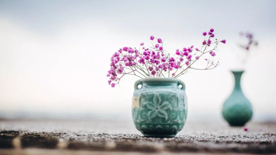 Yaozhou inspired ceramic vase fridge magnet detail