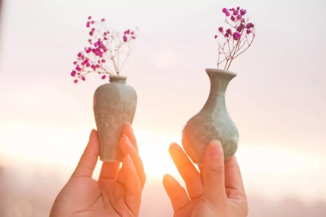 Ceramic fridge magnet with Yaozhou celadon style