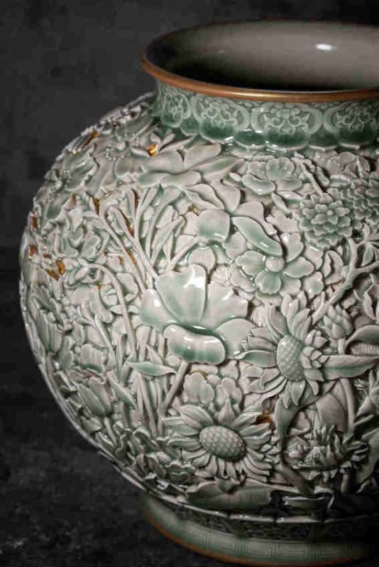 Carved decoration on Yaozhou ware celadon