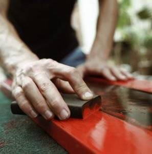 artisan polishing lacquer ash layers