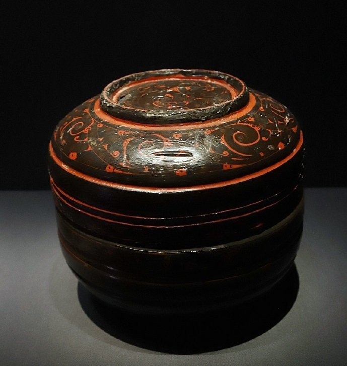 Han dynasty painted lacquerware