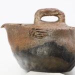 Distinctive Bridge Lid Structure Bold Form, Comfortable Grip