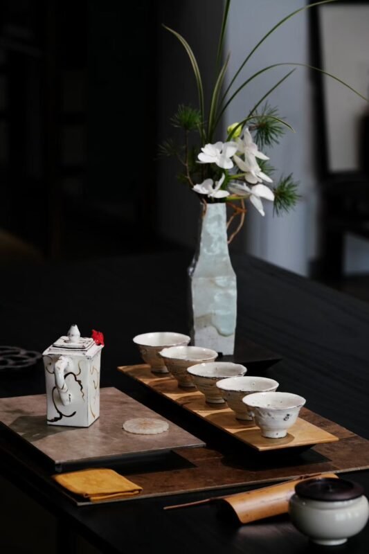 Tea space adapting to different emotional flow states through subtle environmental adjustments in Daoist ritual design