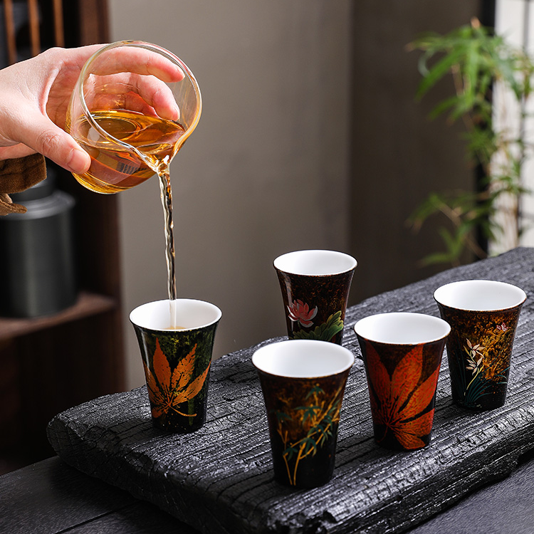 Tall porcelain and celadon tea vessels prepared for an aroma-focused tea tasting